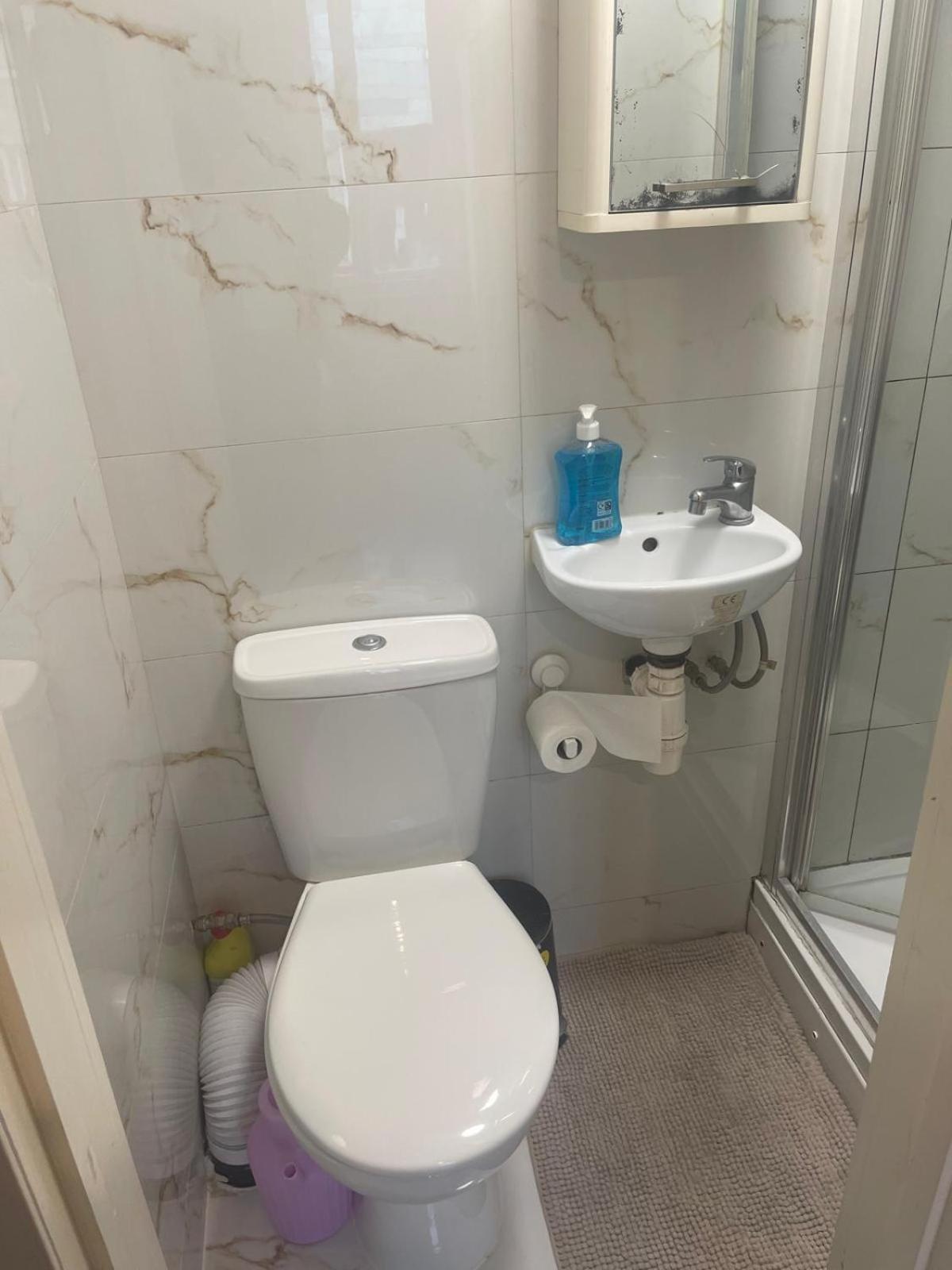 Flat Near Westfield * London